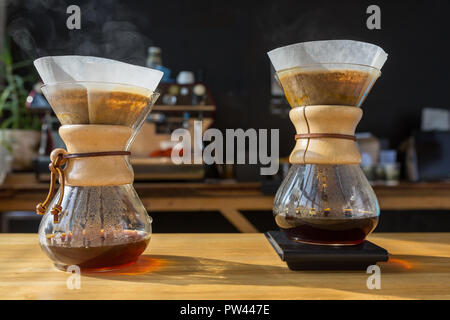 In der Nähe von Kaffee brühen Prozess Stockfoto