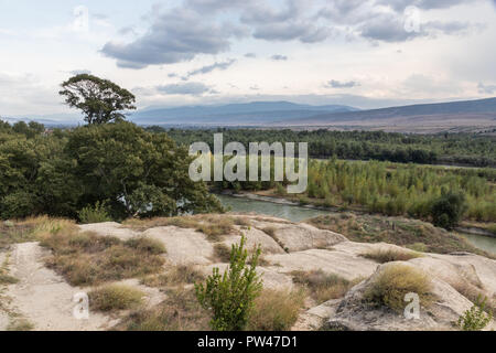 Mtkvari River, in der Nähe der Höhle Stadt Uplistsikhe, Shida Kartli Region Georgia Stockfoto