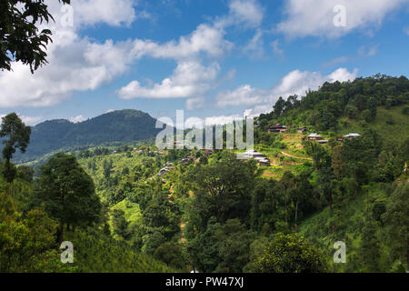 Traditionelles Dorf Landschaft in Myanmar. Hsipaw 3-Tageswanderung zum Shan Dörfer - Pan kam Dorf Stockfoto