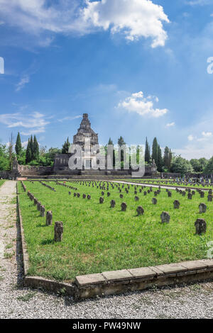 Friedhof von Crespi d'Adda, Capriate San Gervasio, Bergamo, Lombardei/Italien - 15. Juni 2018 Stockfoto