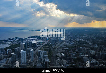 Um Kanada - Blick Richtung Toronto vom CN Tower Stockfoto