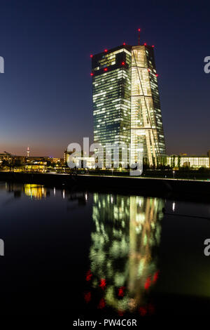 Frankfurt am Main, 10. Oktober. 2018 - Europäische Zentralbank Tower in Frankfurt in der Abendsonne Stockfoto