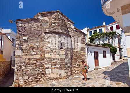 Die Kirche des Agios Michail ('Saint Michael') eine der schönsten Kirchen der Stadt Skopelos, Insel Skopelos, Nördliche Sporaden, Griechenland. Stockfoto