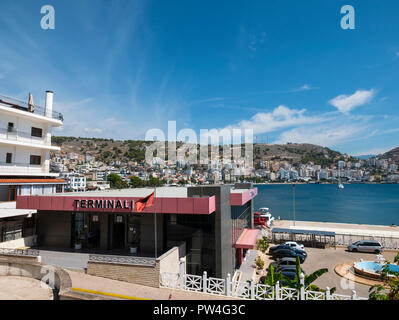 Der Hafen und Fähranleger, Saranda, Vlore County, der Republik Albanien. Stockfoto