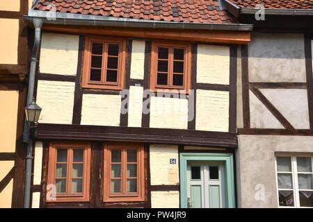 Historische Fachwerkhäuser in der Altstadt von Quedlinburg. Stockfoto