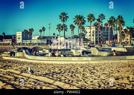 Venedig, CA, USA - November 03, 2016: Die Menschen in Venice Beach Skate Park Stockfoto