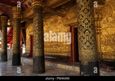 Vergoldetes Relief, Szenen aus dem Vessantara Jataka, Säulen, Mwst. Mwst. Mai, Luang Prabang, Laos, Asien Stockfoto