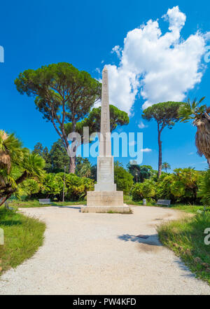 Rom, Italien, eine Ansicht der Villa Torlonia, öffentlicher Park von Rom mit Brunnen, neoklassischen Gebäude, das Museum und die Gärten Stockfoto