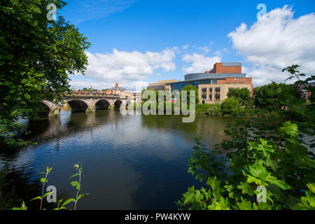 Theater Nordhausen und Walisische Brücke, Shrewsbury, Shropshire. Stockfoto