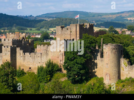 Ludlow Castle gesehen von Whitcliffe Common, Shropshire. Stockfoto