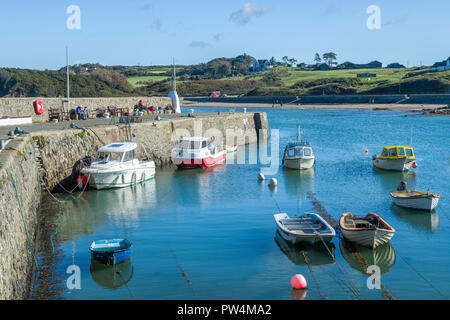 Hafen von Cemaes Bay Anglesey, Nordwales Stockfoto