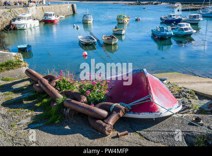 Der Hafen von Cemaes Bay auf Anglesey Stockfoto