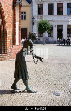 Denkmal für die brandstifter Grete Minde vor dem Rathaus von tangermuende Stockfoto