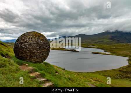 Die Kugel. "Die Welt" von Joe Smith bei Knockan Crag National Nature Reserve. NW Hochland nördlich von Ullapool. Stockfoto