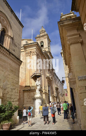 Gebäude, das in der ummauerten Stadt Mdina in Malta Stockfoto