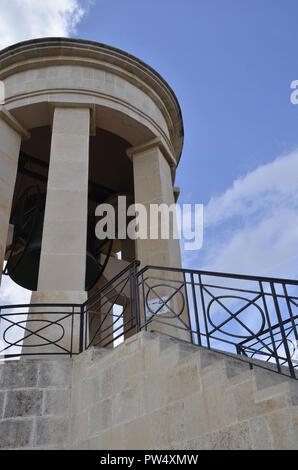 Die Siege Bell Memorial an der südlichen Spitze der maltesischen Hauptstadt Valletta. Es erinnert an den 7000, die bei der Belagerung starb zwischen 1940-43 Stockfoto