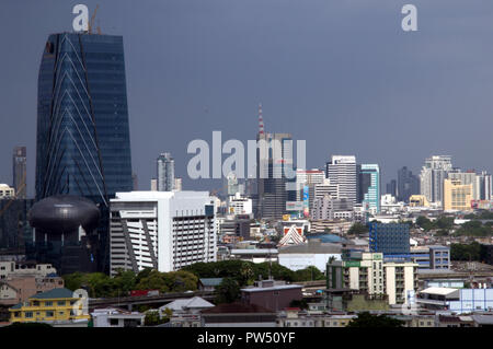 Skyline von Bangkok aus der 18. Etage des Hotel in Sathorn Bereich genommen Stockfoto