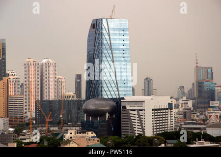 Skyline von Bangkok aus der 18. Etage des Hotel in Sathorn Bereich genommen Stockfoto