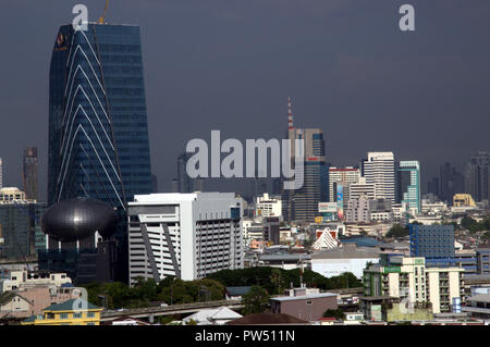 Skyline von Bangkok aus der 18. Etage des Hotel in Sathorn Bereich genommen Stockfoto