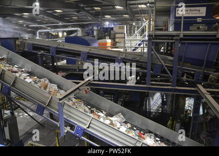 Milton Keynes, Abfallverwertung, Recycling Factory, Milton Keynes, Buckinghamshire, England, UK. Stockfoto