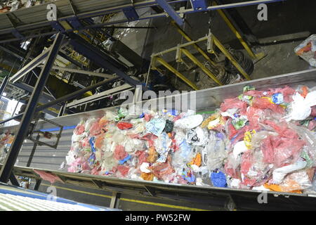 Milton Keynes, Abfallverwertung, Recycling Factory, Milton Keynes, Buckinghamshire, England, UK. Stockfoto