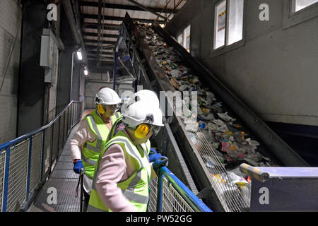 Milton Keynes, Abfallverwertung, Recycling Factory, Milton Keynes, Buckinghamshire, England, UK. Stockfoto