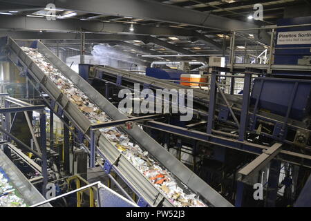 Milton Keynes, Abfallverwertung, Recycling Factory, Milton Keynes, Buckinghamshire, England, UK. Stockfoto