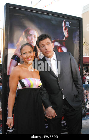 Jennifer Lopez, Ben Affleck 02/09/03 DAREDEVIL Premiere @ Mann Dorf Theater, Westwood Foto von Izumi Hasegawa/Hollywood Nachrichten Leitung Datei Referenz # 33683 482 HNWPLX Stockfoto