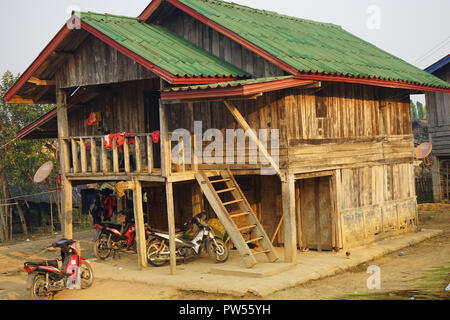 15-4 Stelzenhaus, Chom Ong, Bergdorf, Bergvolk der Khmu, Provinz Oudomxay, Nordlaos, Laos, Asien Stockfoto