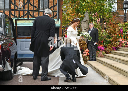 Prinzessin Eugenie kommt für ihre Hochzeit an Jack Brooksbank im St George's Chapel in Windsor Castle. Stockfoto