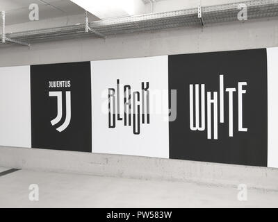 Turin, Italien, 29. September 2018: Ansicht eines Graffiti innerhalb der Allianz Stadion mit dem Motto von Juventus Turin Stockfoto