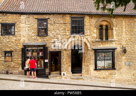 Das 12. Jahrhundert" Norman House" an steilen Straße in Lincoln, Großbritannien Stockfoto