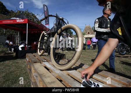 Handgefertigte Harley Davidson Board Racer im Château de Neuville in Gambais (78) - Frankreich. Stockfoto