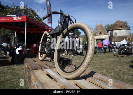 Handgefertigte Harley Davidson Board Racer im Château de Neuville in Gambais (78) - Frankreich. Stockfoto