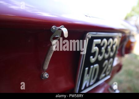 Alfa Romeo Giulia Sprint GTA im Château de Neuville in Gambais (78) - Frankreich. Stockfoto