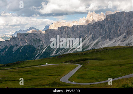 Eindruck von der Passo di Giau, im Querformat, während des Sonnenuntergangs. Stockfoto