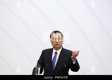 Sofia, Bulgarien - 7 Juli, 2018: Premier des Staatsrates der Volksrepublik China Li Keqiang spricht während einer Pressekonferenz am 7. S Stockfoto