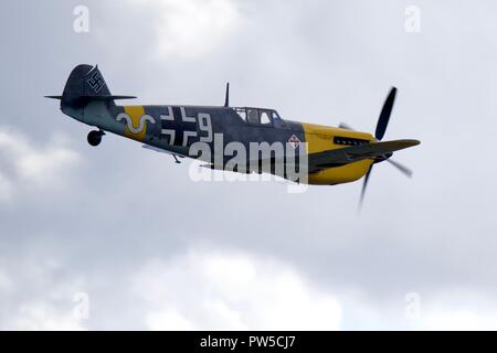 Hispano HA-1112-M4L Buchon "Weiße 9" (G-AWHH) im Jahr 2018 die Schlacht um England Airshow am IWM Duxford Stockfoto