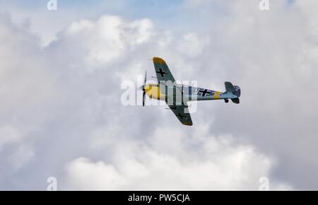 Hispano HA-1112-M4L Buchon "Weiße 9" (G-AWHH) im Jahr 2018 die Schlacht um England Airshow am IWM Duxford Stockfoto