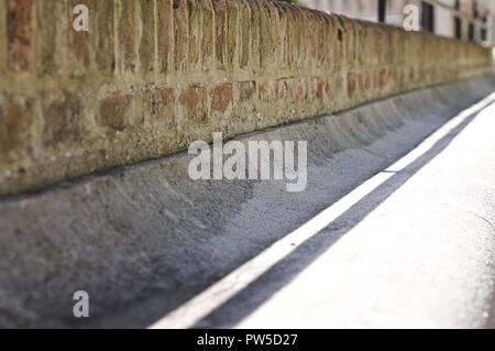 Perspektivische Ansicht der Bank Schatten (Marken, Italien, Europa) Stockfoto