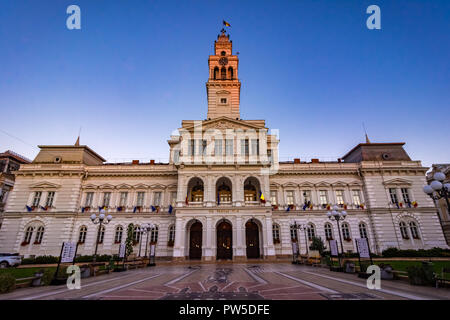 Arad, Rumänien: Administrative Palacein Die cetral Square, in dem sich heute das Rathaus der Stadt Arad. Stockfoto