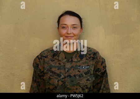 U.S. Navy HM3 Samantha Drummond, ein Enterprise, Alabama Eingeborener, ist der Bereich Medizintechnik der Sri Lanka Gesundheit Engagement 17 Team, von Sept. 9-23, 2017 Naval Base Welisara, Sri Lanka. Drummond trat der Marine eine corpsman im Jahr 2014 und wird derzeit mit Sitz Regiment, 3d Marine Logistics Group, III Marine Expeditionary Force in Okinawa, Japan. Stockfoto
