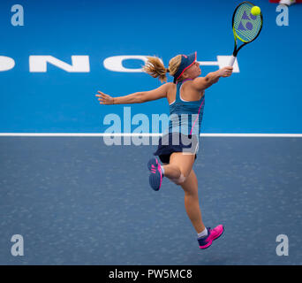 Hongkong, China. 12 Okt, 2018. Darja GAVRILOVA von Australien in Aktion gegen Shuai Zhang China während ihrer Viertelfinale am 2018 Prudential Hong Kong Tennis Open WTA International Tennis Turnier. Zhang gewann 6:1, 6:3. Quelle: AFP 7/ZUMA Draht/Alamy leben Nachrichten Stockfoto