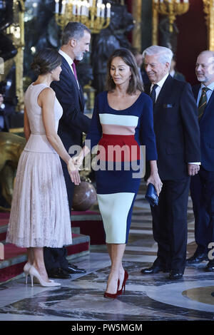 Madrid, Madrid, Spanien. 12 Okt, 2018. Isabel Preysler, Mario Vargas Llosa an einem Empfang für die nationalen Tag im Zarzuela Palast am 12. Oktober in Madrid, Spanien 2018. Credit: Jack Abuin/ZUMA Draht/Alamy leben Nachrichten Stockfoto