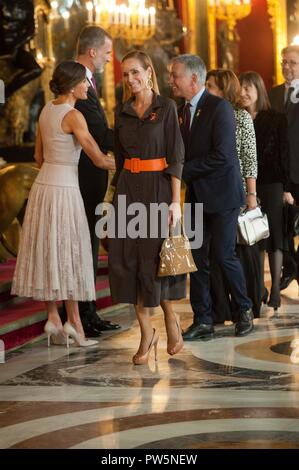 Madrid, Spanien. 12. Oktober, 2018. Spanischen Könige Felipe VI und Letizia Ortiz an einer Rezeption im Königlichen Palast während der als Dia de la Hispanidad, Spanischen Tag in Madrid bekannt, am Freitag Boutique-shop Oktober, 2018 Quelle: CORDON PRESSE/Alamy leben Nachrichten Stockfoto