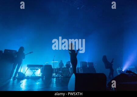 Madison, Wisconsin, USA. 11 Okt, 2018. SAM KISZKA, DANNY WAGNER, JOSH KISZKA und JAKE KISZKA von Greta Van Flotte in der Sylvee in Madison, Wisconsin Credit: Daniel DeSlover/ZUMA Draht/Alamy leben Nachrichten Stockfoto