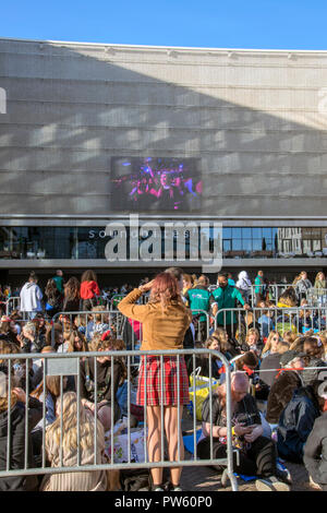 Amsterdam, Niederlande. 13. Oktober, 2018. Eingang des BTS-Konzert in der Ziggo Dome Amsterdam Die Niederlande 2018 Credit: Robert vantgarde Hoenderdaal/Alamy leben Nachrichten Stockfoto