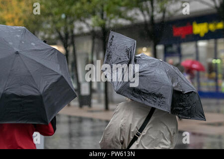 Southport, Merseyside. UK Wetter. Starke Winde und Regen in der Nord-West Resort entfernt. Kredit; MediaWorldImages/AlamyLiveNews. Stockfoto