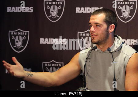 London, Großbritannien. 12. Oktober, 2018. Quarterback Derek Carr an der Oakland Raiders Pressekonferenz im Hilton London, Wembley, Großbritannien vor ihren NFL UK Internationale Reihe Spiel vs Seattle Seahawks, Wembley Stadion, London, UK, 12. Oktober 2018 Foto von Keith Mayhew Credit: KEITH MAYHEW/Alamy leben Nachrichten Stockfoto