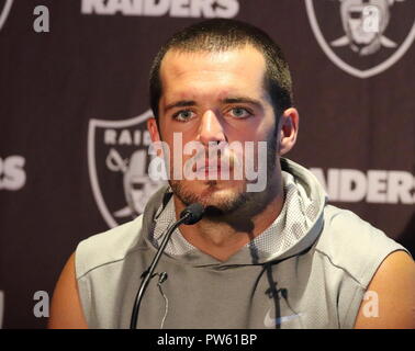 London, Großbritannien. 12. Oktober, 2018. Quarterback Derek Carr an der Oakland Raiders Pressekonferenz im Hilton London, Wembley, Großbritannien vor ihren NFL UK Internationale Reihe Spiel vs Seattle Seahawks, Wembley Stadion, London, UK, 12. Oktober 2018 Foto von Keith Mayhew Credit: KEITH MAYHEW/Alamy leben Nachrichten Stockfoto